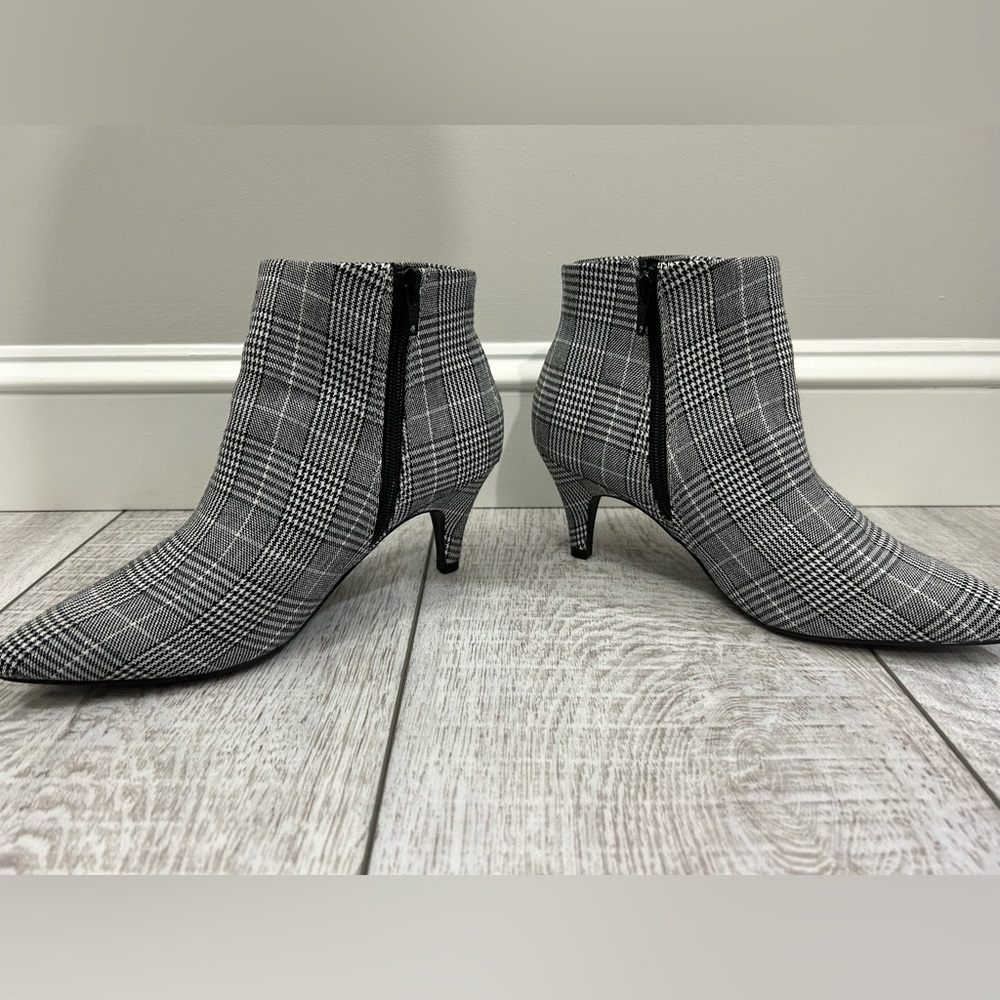 Simply Vera Wang Renata Ankle Boots - Picture 6 of 7